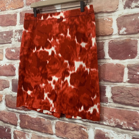 J Crew The Pencil Skirt Women's Size 10 Red White Floral Print Zip Up - Picture 2 of 7
